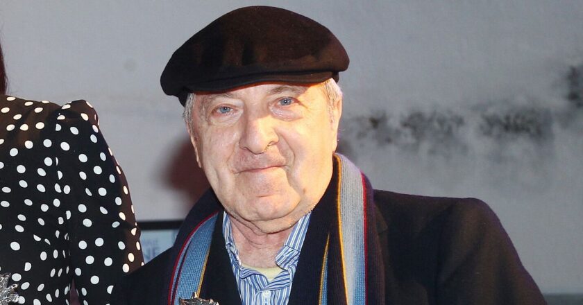 Addio a Roberto De Simone, Maestro del Folklore Napoletano